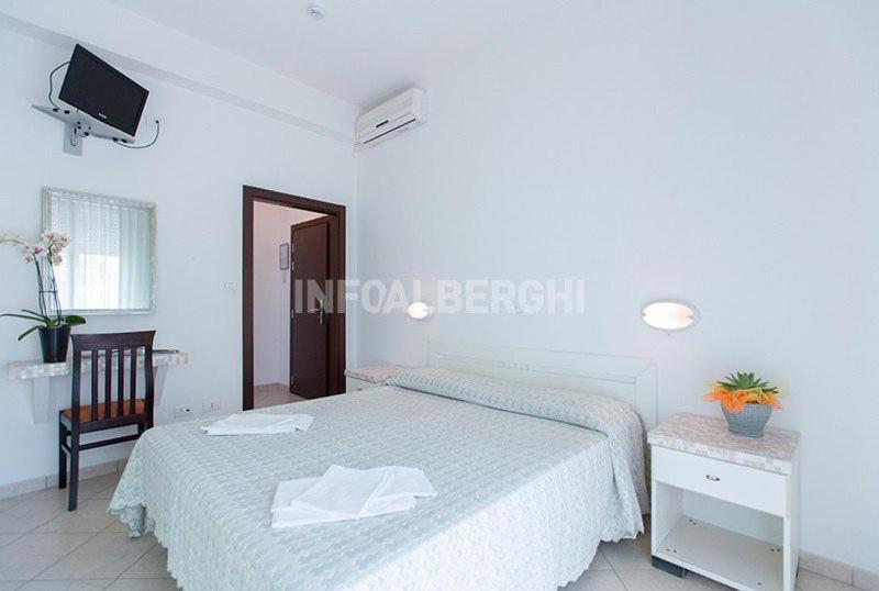 Hotel Napoleon San Mauro Mare ภายนอก รูปภาพ