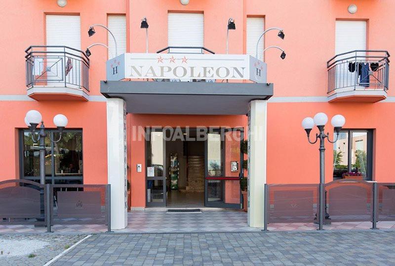 Hotel Napoleon San Mauro Mare ภายนอก รูปภาพ
