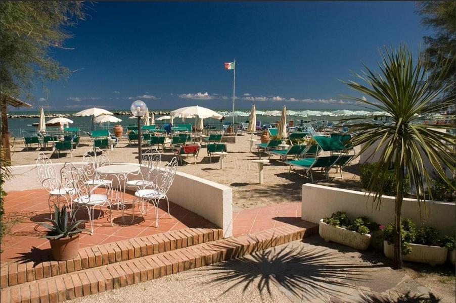 Hotel Napoleon San Mauro Mare ภายนอก รูปภาพ