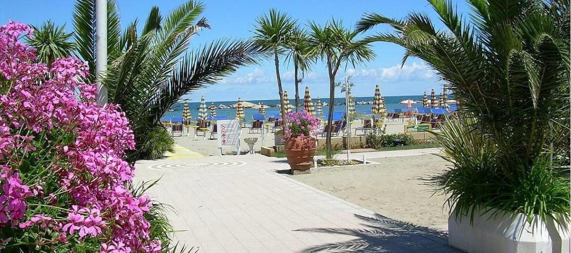 Hotel Napoleon San Mauro Mare ภายนอก รูปภาพ