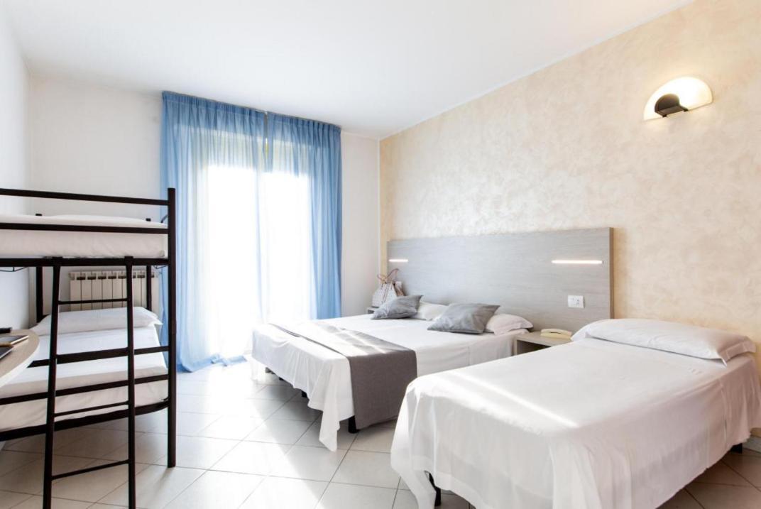 Hotel Napoleon San Mauro Mare ภายนอก รูปภาพ