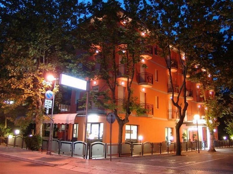 Hotel Napoleon San Mauro Mare ภายนอก รูปภาพ